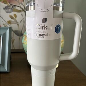 Cirkul Sand 40 oz Insulated Tumbler with Handle NWT